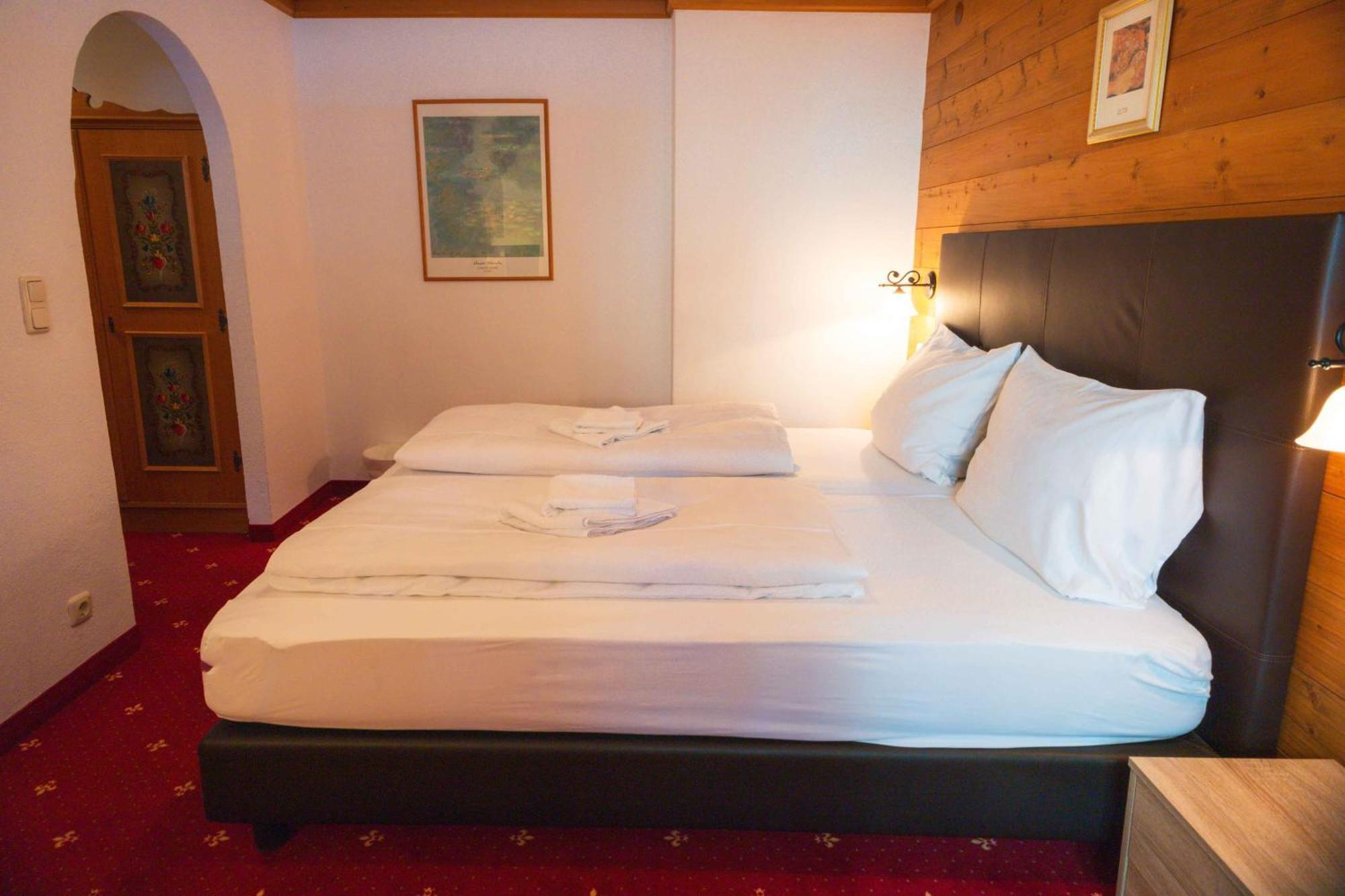 Hotel Tirolerhof Serfaus Habitación foto